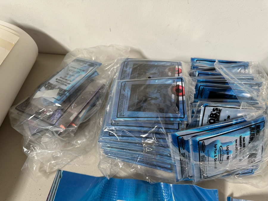 DreamWorks Monsters Vs. Aliens Movie Carl's Jr. / Hardee's Happy / Kid's Meal Toys Project Box With Prototype Toy Samples Cool Kids Designed By The CDM Company 2009 [Photo 11]