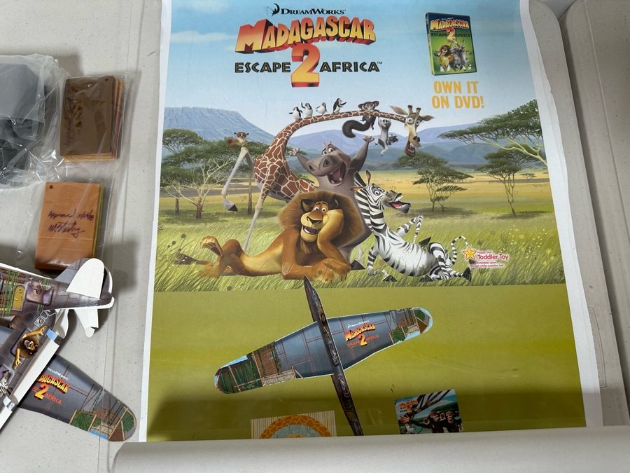 DreamWorks Madagascar 2 Escape Africa Movie Carl's Jr. / Hardee's Happy / Kid's Meal Toys Project Box With Prototype Toy Samples Cool Kids Designed By The CDM Company 2009 [Photo 7]
