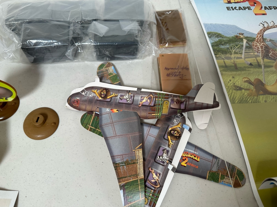 DreamWorks Madagascar 2 Escape Africa Movie Carl's Jr. / Hardee's Happy / Kid's Meal Toys Project Box With Prototype Toy Samples Cool Kids Designed By The CDM Company 2009 [Photo 8]