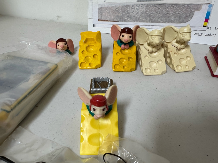 The Tale Of Despereaux Movie Carl's Jr. / Hardee's Happy / Kid's Meal Toys Project Box With Prototype Toy Samples Cool Kids Designed By The CDM Company 2010 [Photo 2]