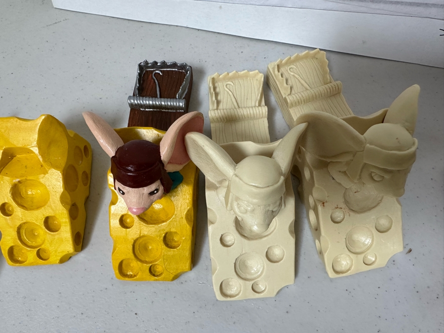 The Tale Of Despereaux Movie Carl's Jr. / Hardee's Happy / Kid's Meal Toys Project Box With Prototype Toy Samples Cool Kids Designed By The CDM Company 2010 [Photo 11]