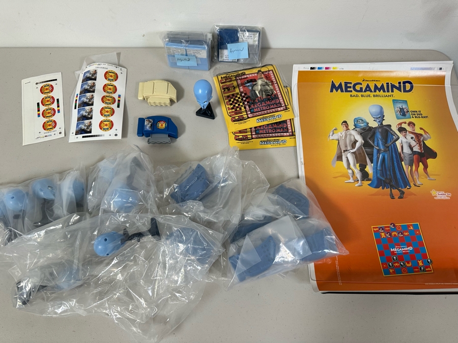 DreamWorks Megamind Movie Carl's Jr. / Hardee's Happy / Kid's Meal Toys Project Box With Prototype Toy Samples Cool Kids Designed By The CDM Company 2010 [Photo 12]