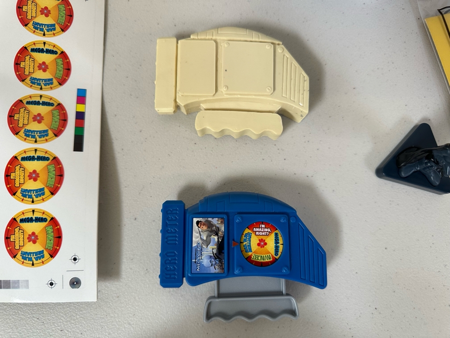 DreamWorks Megamind Movie Carl's Jr. / Hardee's Happy / Kid's Meal Toys Project Box With Prototype Toy Samples Cool Kids Designed By The CDM Company 2010 [Photo 3]