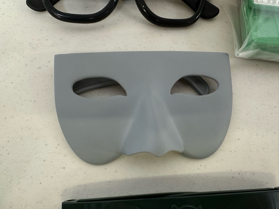 The Green Hornet Movie Carl's Jr. / Hardee's Happy / Kid's Meal Toys Project Box With Prototype Toy Samples Cool Kids Designed By The CDM Company 2010 [Photo 11]