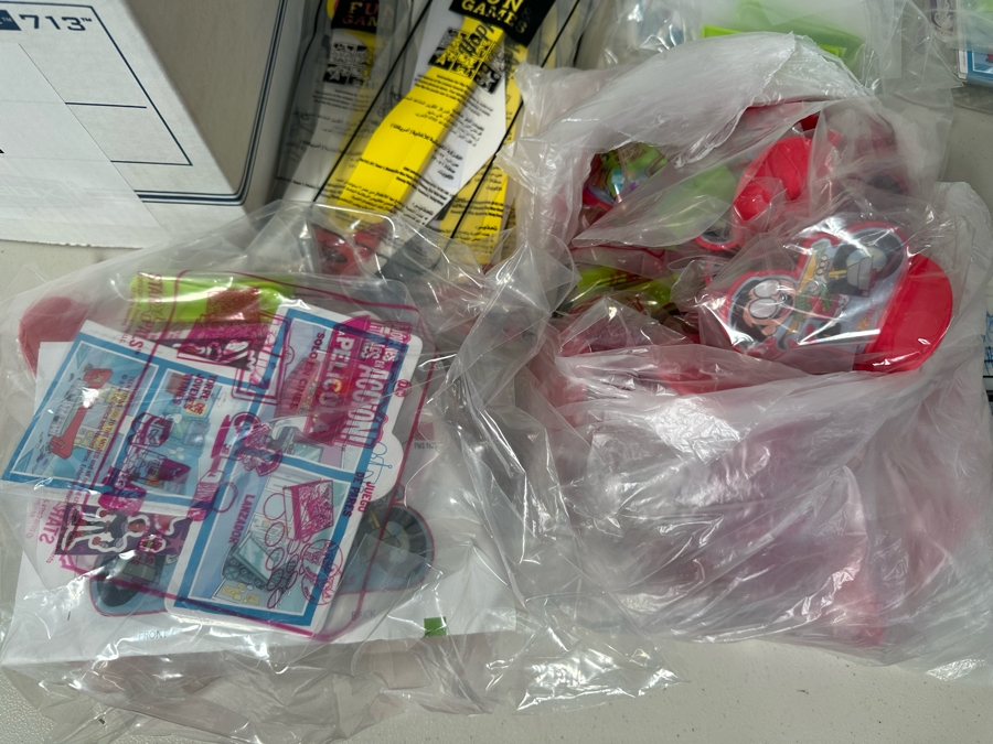 DC Comics Teen Titans Go! To The Movies Movie Carl's Jr. / Hardee's Happy / Kid's Meal Toys Project Box With Prototype Toy Samples Cool Kids Designed By The CDM Company 2018 [Photo 5]