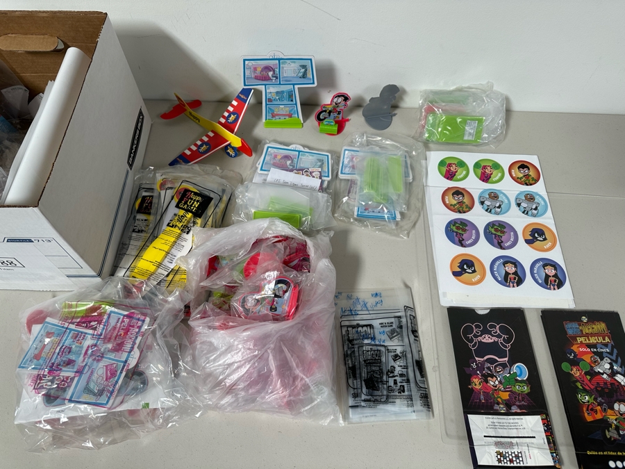 DC Comics Teen Titans Go! To The Movies Movie Carl's Jr. / Hardee's Happy / Kid's Meal Toys Project Box With Prototype Toy Samples Cool Kids Designed By The CDM Company 2018 [Photo 14]