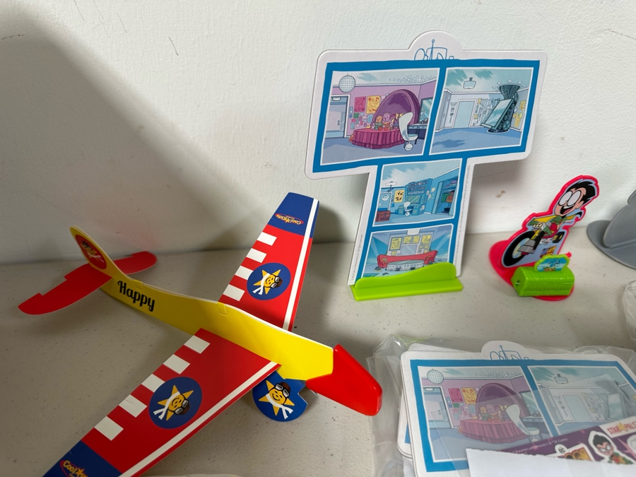 DC Comics Teen Titans Go! To The Movies Movie Carl's Jr. / Hardee's Happy / Kid's Meal Toys Project Box With Prototype Toy Samples Cool Kids Designed By The CDM Company 2018 [Photo 4]