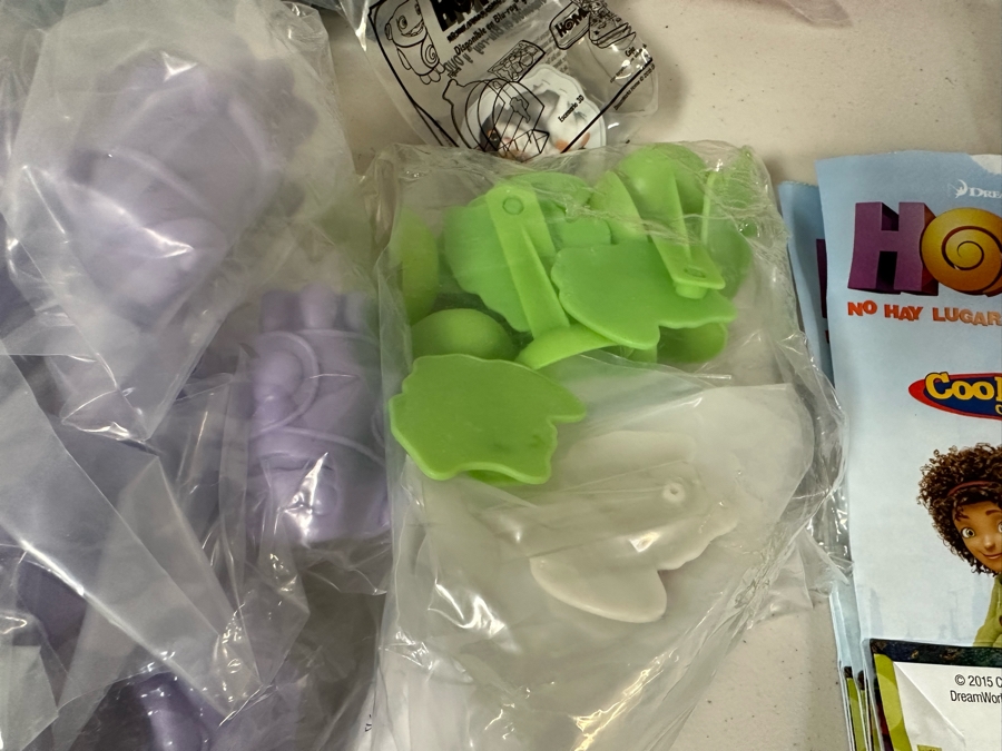 DreamWorks Home Movie Carl's Jr. / Hardee's Happy / Kid's Meal Toys Project Box With Prototype Toy Samples Cool Kids Designed By The CDM Company 2015 [Photo 5]