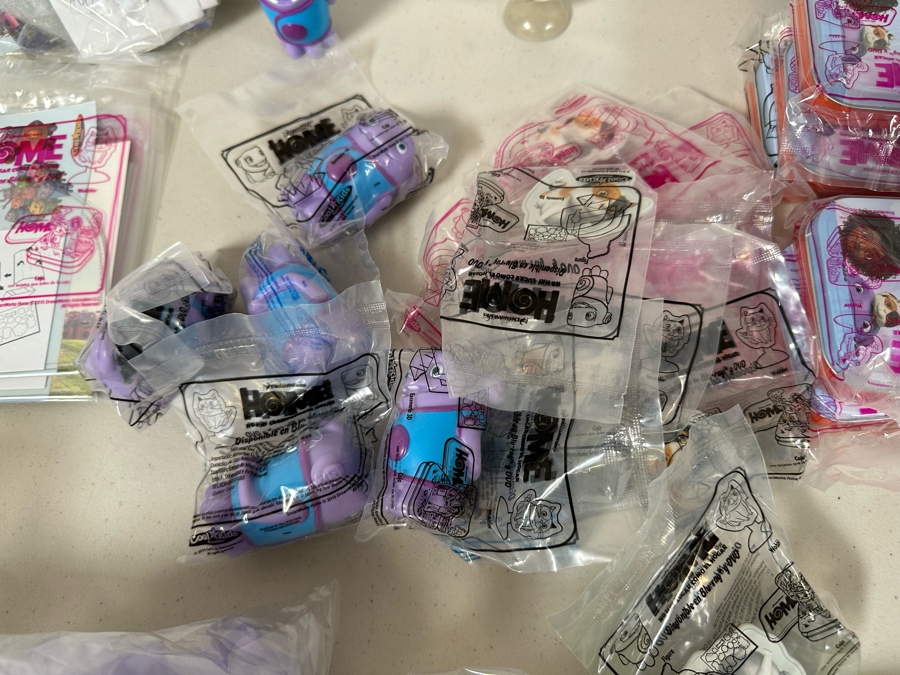 DreamWorks Home Movie Carl's Jr. / Hardee's Happy / Kid's Meal Toys Project Box With Prototype Toy Samples Cool Kids Designed By The CDM Company 2015 [Photo 10]