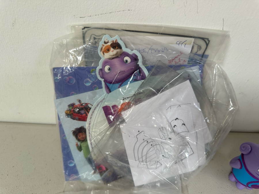 DreamWorks Home Movie Carl's Jr. / Hardee's Happy / Kid's Meal Toys Project Box With Prototype Toy Samples Cool Kids Designed By The CDM Company 2015 [Photo 7]
