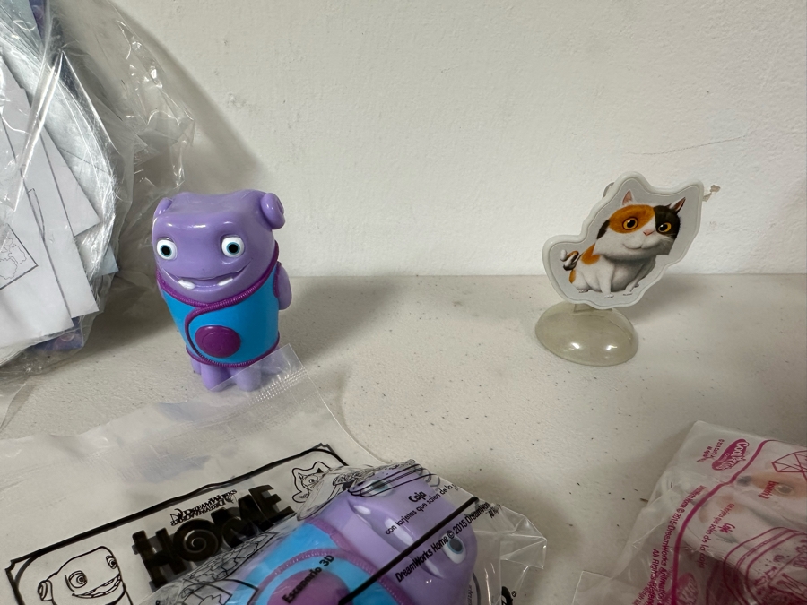 DreamWorks Home Movie Carl's Jr. / Hardee's Happy / Kid's Meal Toys Project Box With Prototype Toy Samples Cool Kids Designed By The CDM Company 2015 [Photo 6]