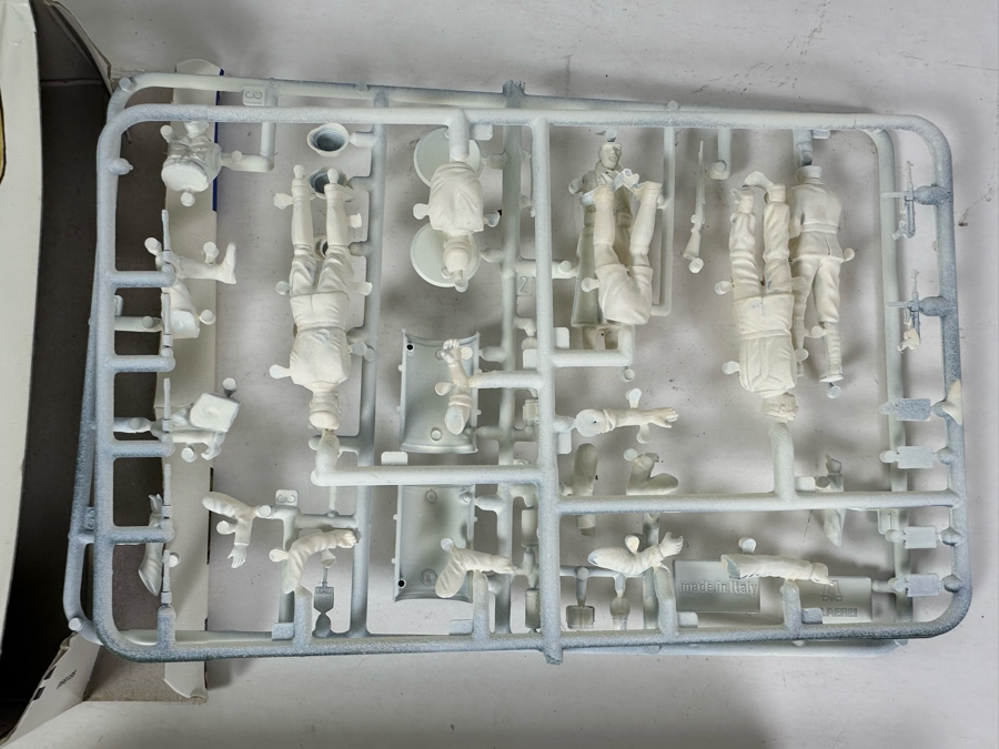 Pair Of Military Model Kits: Famous Generals Tamiya & Afrikakorps Italeri [Photo 8]