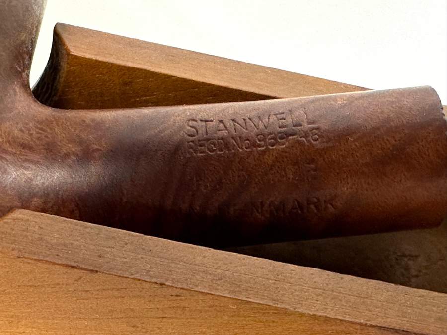 (5) Vintage Wooden Smoking Pipes Collection With Stand: (2) Jarl Denmark, (1) Stanwell Denmark, (1) The Guildhall London Pipe & (1) Well Pipe Italy [Photo 5]