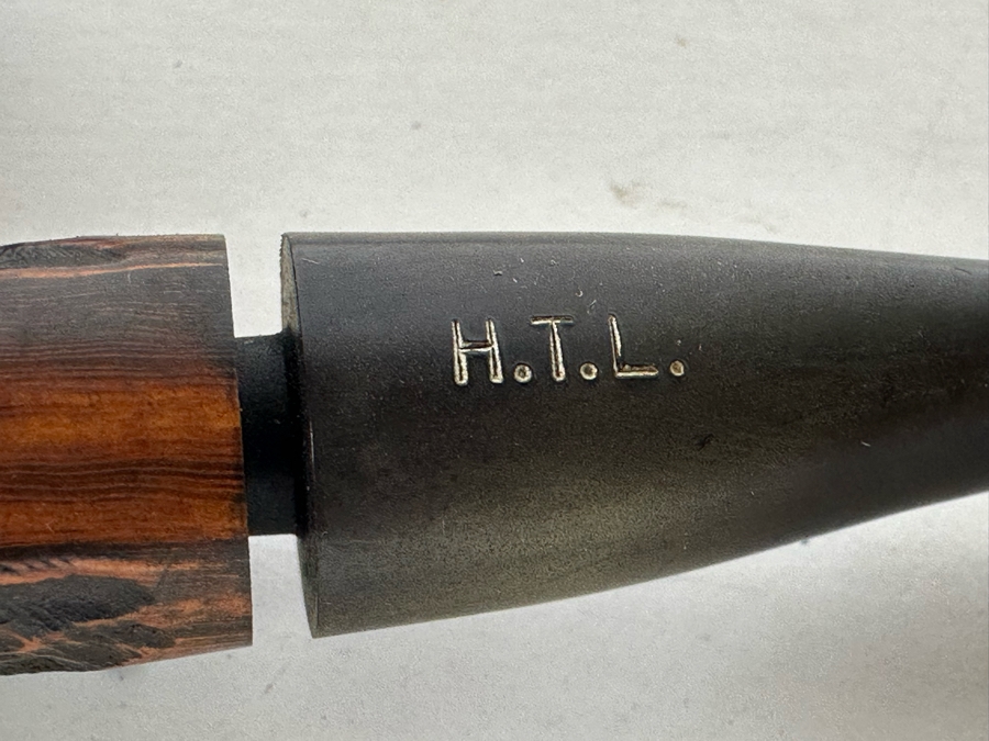 (7) Vintage Wooden Smoking Pipes Collection With Stand: (1) Hilson Maestro Belgium, (1) Corsica Paris, (1) GBD France, (1) Mastercraft, (1) De Luxe, (1) The Guildhall London & (1) Hilands Danish [Photo 18]