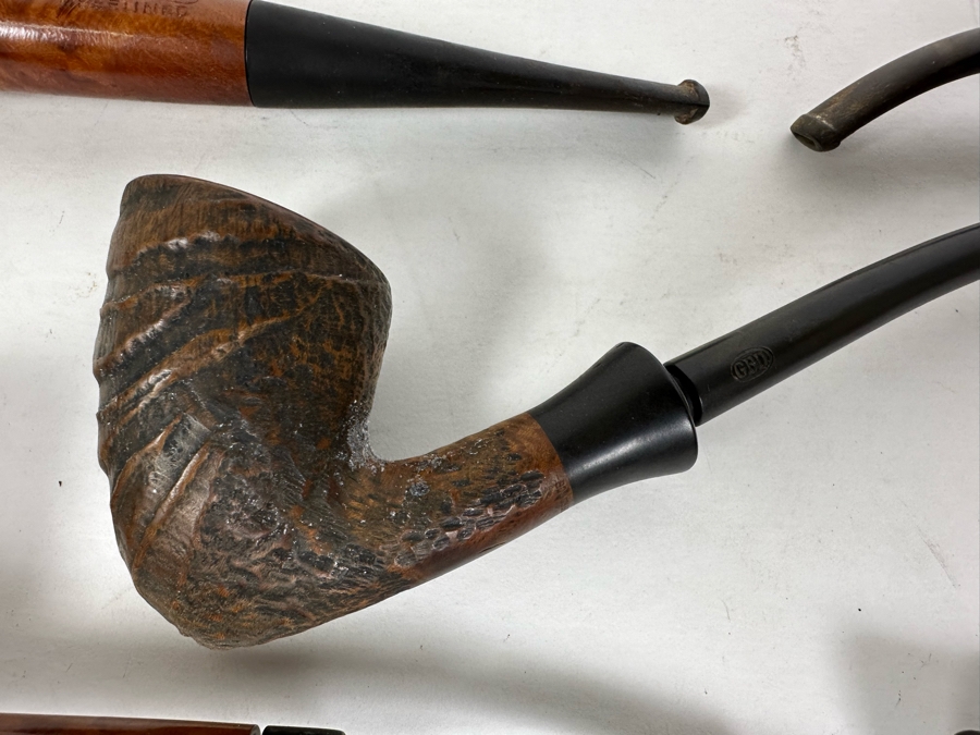 (7) Vintage Wooden Smoking Pipes Collection With Stand: (1) Hilson Maestro Belgium, (1) Corsica Paris, (1) GBD France, (1) Mastercraft, (1) De Luxe, (1) The Guildhall London & (1) Hilands Danish [Photo 6]