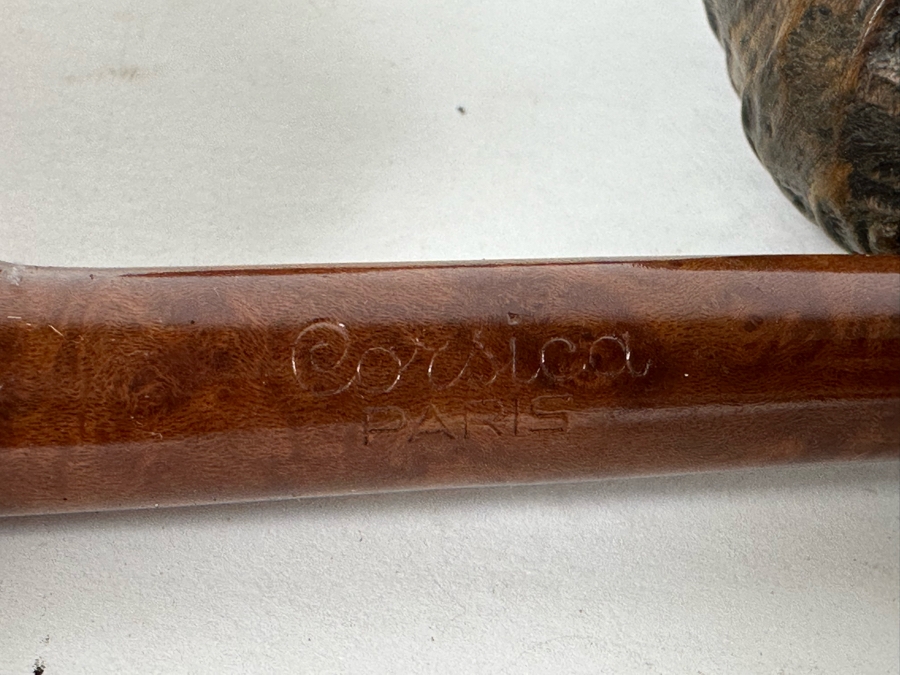 (7) Vintage Wooden Smoking Pipes Collection With Stand: (1) Hilson Maestro Belgium, (1) Corsica Paris, (1) GBD France, (1) Mastercraft, (1) De Luxe, (1) The Guildhall London & (1) Hilands Danish [Photo 12]