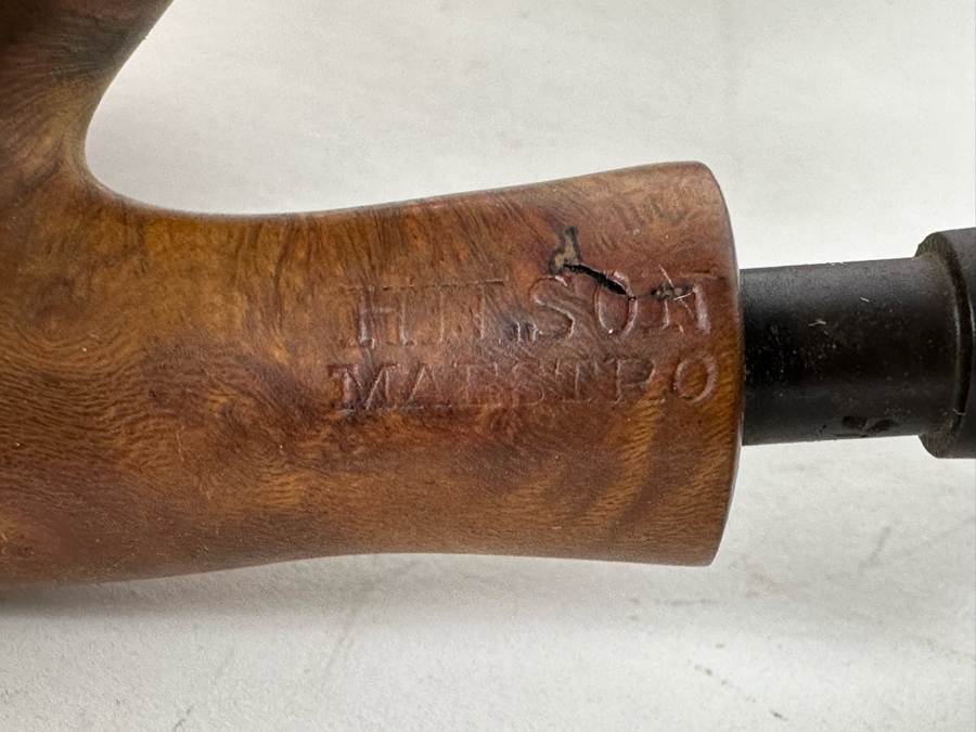 (7) Vintage Wooden Smoking Pipes Collection With Stand: (1) Hilson Maestro Belgium, (1) Corsica Paris, (1) GBD France, (1) Mastercraft, (1) De Luxe, (1) The Guildhall London & (1) Hilands Danish [Photo 10]