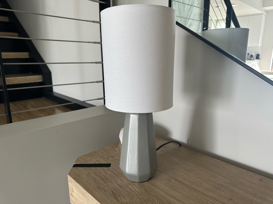 Small Modern Table Lamp 17.5H [Photo 2]