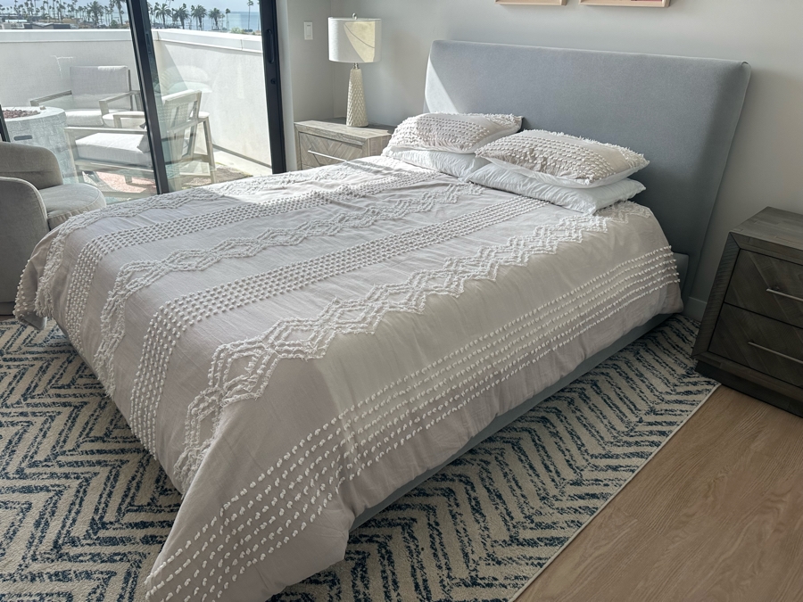 West Elm Platform Bed With Queen Mattress & Bedding Retails $1,930 [Photo 2]