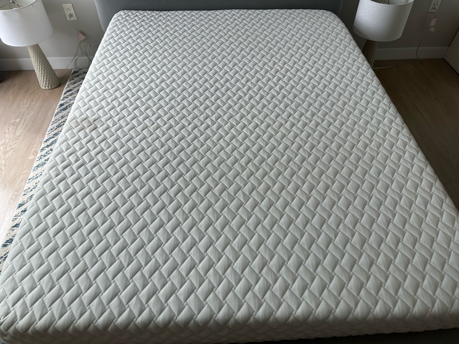 West Elm Platform Bed With Queen Mattress & Bedding Retails $1,930 [Photo 11]