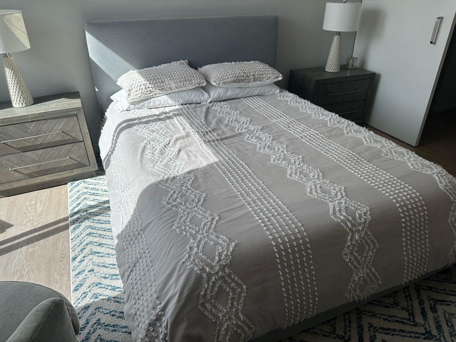 West Elm Platform Bed With Queen Mattress & Bedding Retails $1,930 [Photo 5]