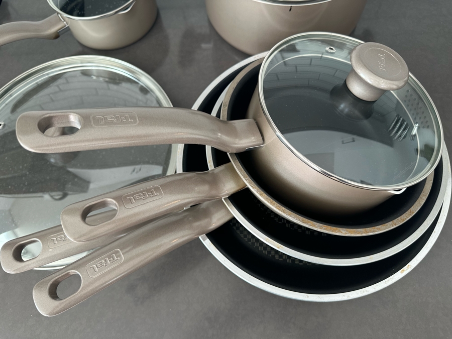 10-Piece Set Of T-fal Pots & Pans