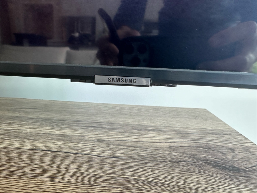 Samsung 65' QLED 4K Smart TV Model QN65Q70AAF [Photo 3]