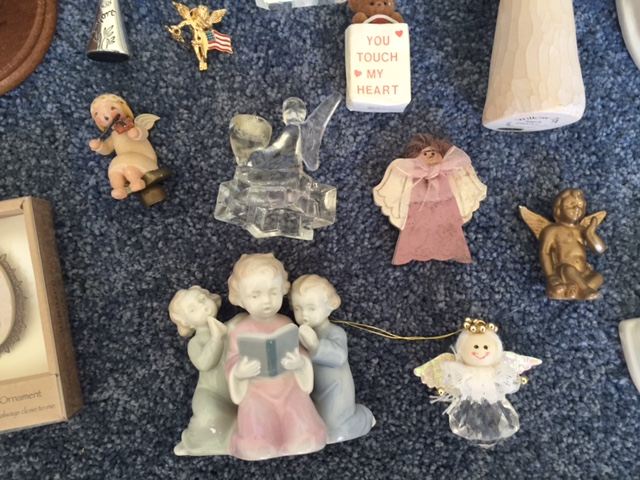 Figurine Lot [Photo 4]