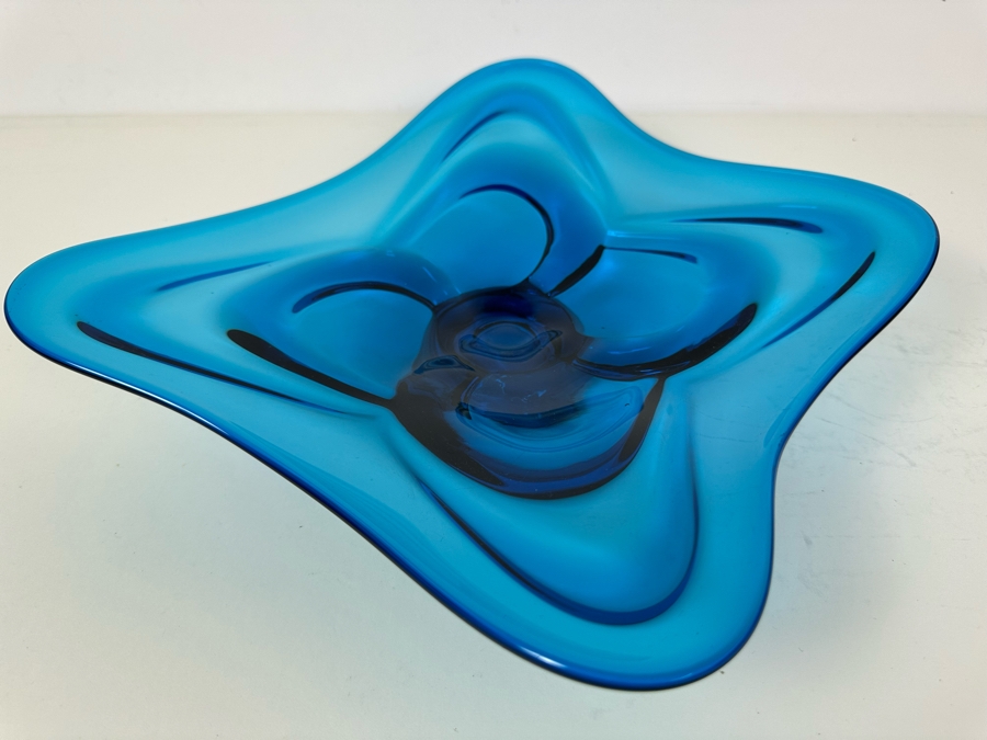 Vintage Blue Art Glass Bowl 11.5'W X 10'D X 2.5'H [Photo 4]