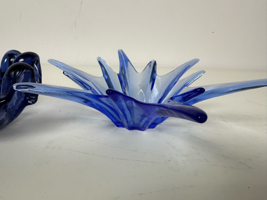 Three Vintage Blue Art Glass Bowls [Photo 4]