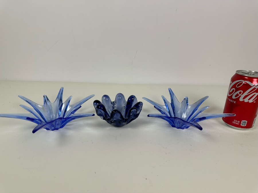 Three Vintage Blue Art Glass Bowls [Photo 5]