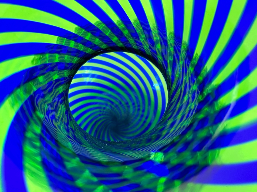Stunning Vintage Artist Signed Italian Murano Glass Spiral Vase Blue & Green 6'H [Photo 5]