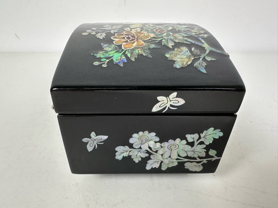 Vintage Asian Mother Of Pearl Inlay Lacquered Jewelry Box 5.25'W X 3.25'D X 3'H [Photo 6]