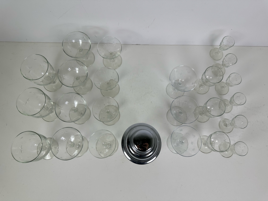 Huge Vintage MCM Etched Glass Star Barware Set With Shaker And Various Stemware Glasses [Photo 7]