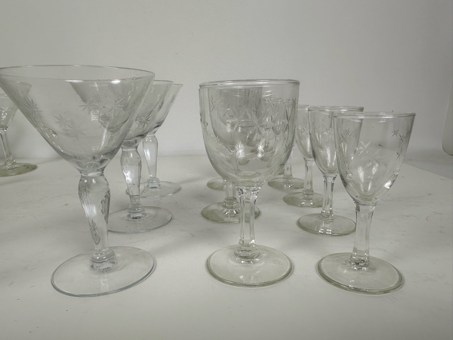 Huge Vintage MCM Etched Glass Star Barware Set With Shaker And Various Stemware Glasses [Photo 6]