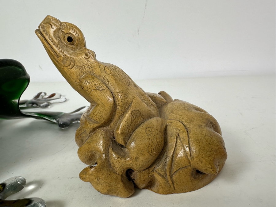 Art Glass Frog Wall Art 8.5'L & Hand Carved Wooden Frog 3.5'H [Photo 3]