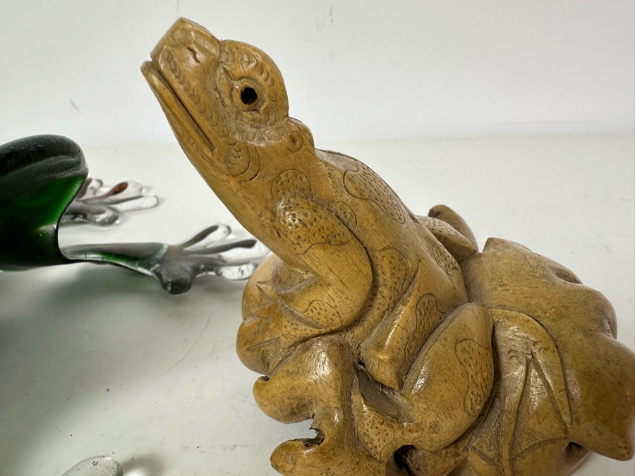 Art Glass Frog Wall Art 8.5'L & Hand Carved Wooden Frog 3.5'H [Photo 2]