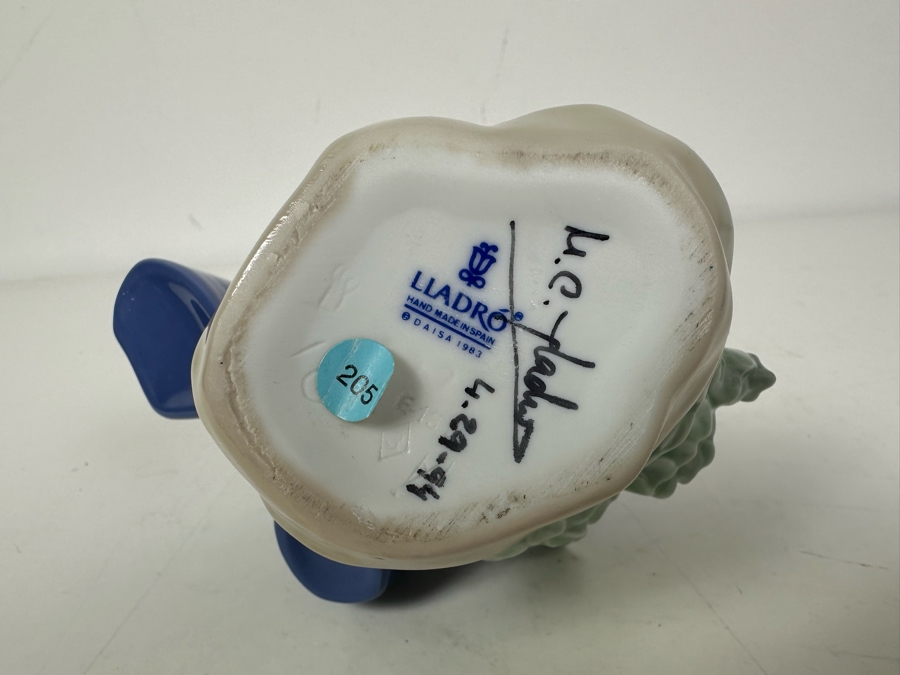 Signed 'M. C. Lladro' Lladro Figurine Pretty Pickings By Jose Puche # 5222 7'H [Photo 6]