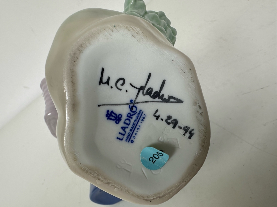 Signed 'M. C. Lladro' Lladro Figurine Pretty Pickings By Jose Puche # 5222 7'H [Photo 7]