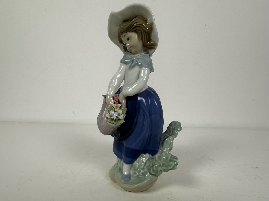 Signed 'M. C. Lladro' Lladro Figurine Pretty Pickings By Jose Puche # 5222 7'H [Photo 4]