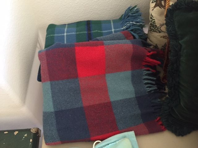 Pillow Lot [Photo 3]