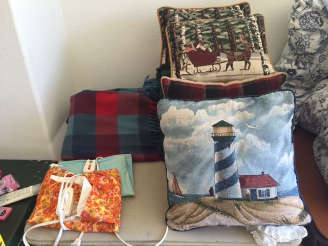 Pillow Lot [Photo 1]