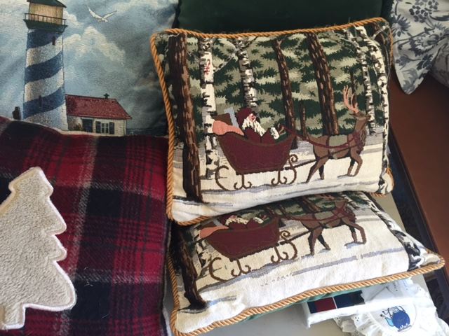 Pillow Lot [Photo 6]