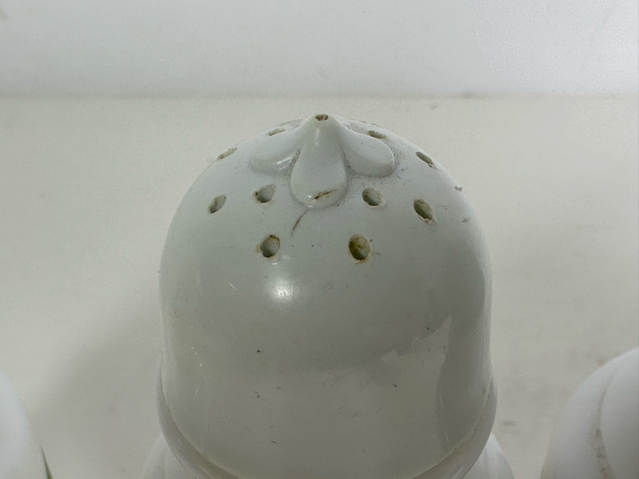 Vintage Milk Glass Salt & Pepper Shakers 4.5'H [Photo 3]