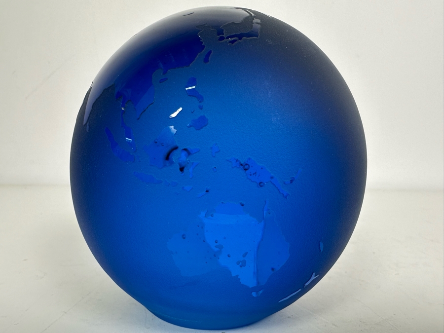 Vintage Steven Correia Blue Etched Art Glass World Globe Paperweight 4'H [Photo 3]