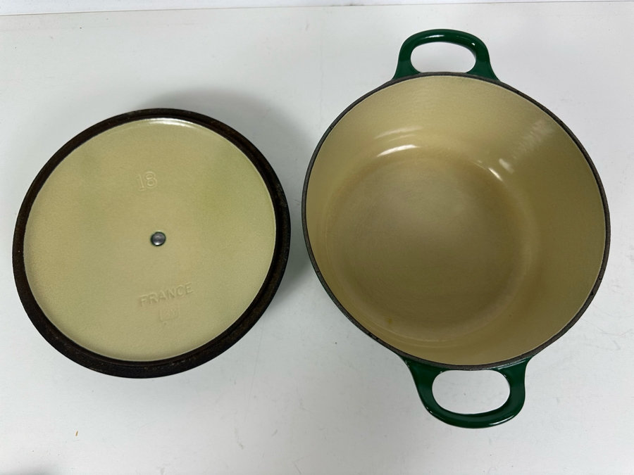 Le Creuset Cast Iron Pot With Lid 18 Made In France 9.5'W X 5'H [Photo 3]