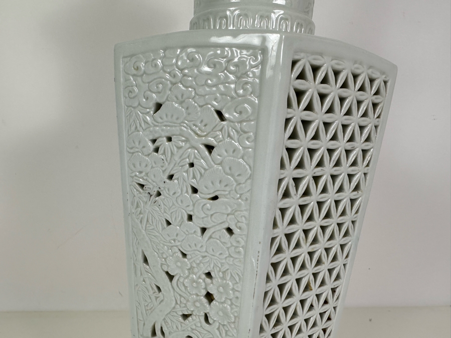 Vintage Mid-Century Asian Chinoiserie Blanc De Chine Porcelain Table Lamp With Wooden Stand (No Shade) 32'H [Photo 5]