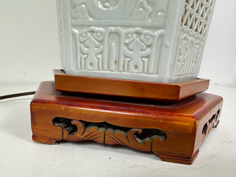 Vintage Mid-Century Asian Chinoiserie Blanc De Chine Porcelain Table Lamp With Wooden Stand (No Shade) 32'H [Photo 3]