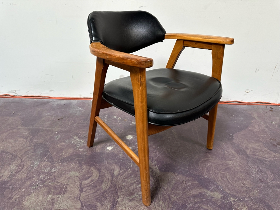Mid-Century Modern Chair With Miller Desk Tag 25'W X 24'D X 29'H [Photo 3]