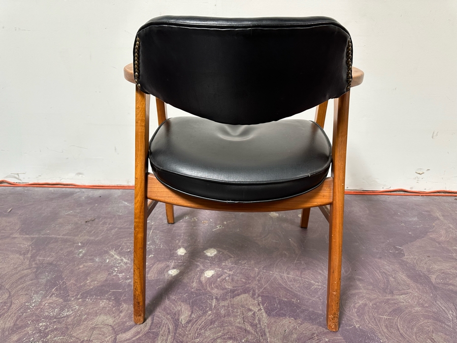 Mid-Century Modern Chair With Miller Desk Tag 25'W X 24'D X 29'H [Photo 8]